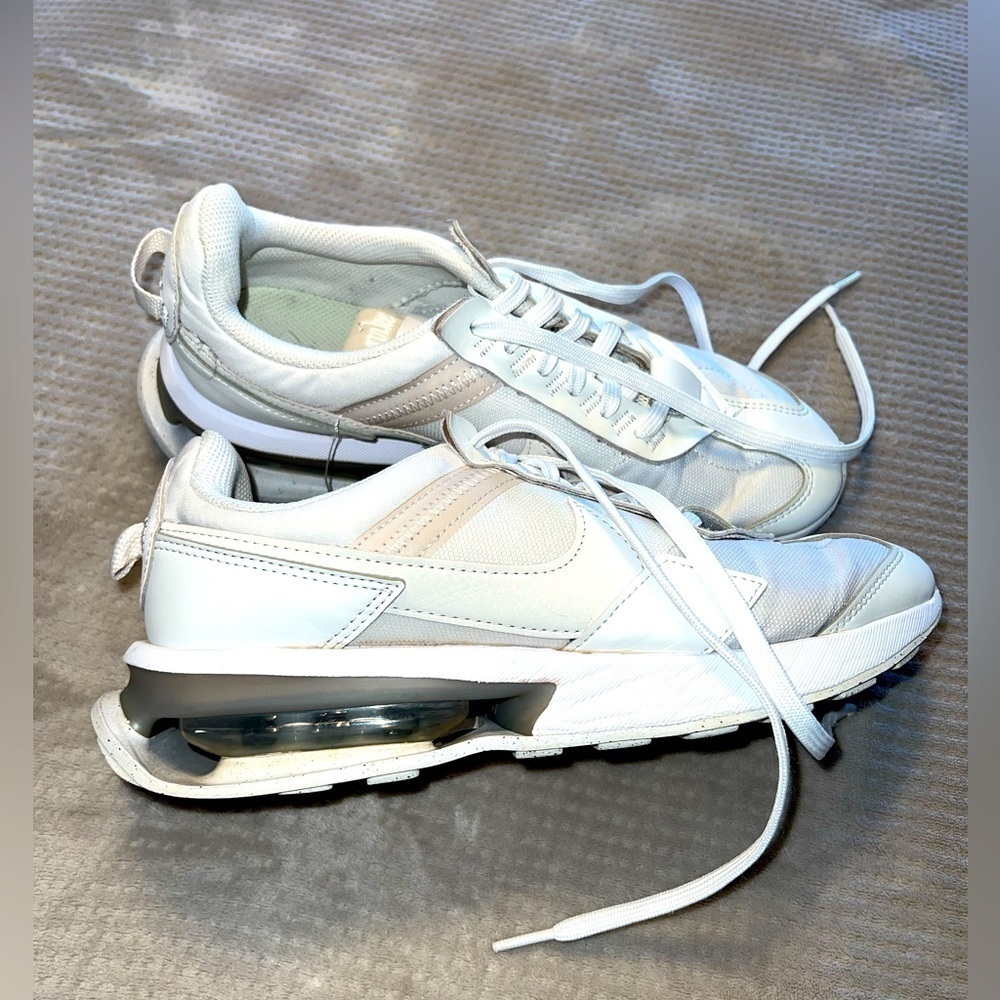 Women's Nike Air Max Pre-day sneakers Size 8